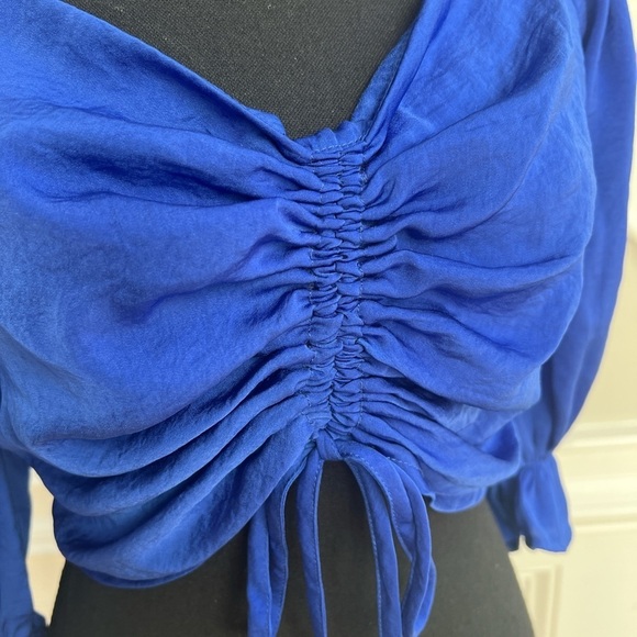 SHE SKY - BLUE CINCH FRONT CROP SHIRT - SIZE M - Picture 2 of 4